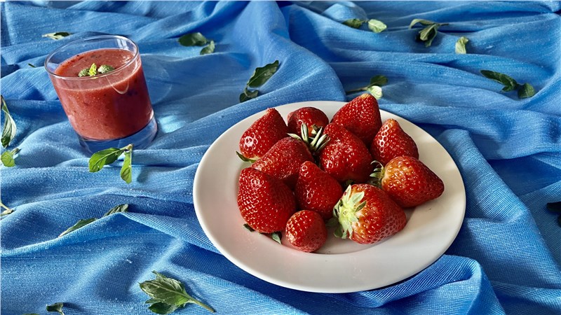 jahodové smoothie | smuty | fit recepty | smoothie | jahody | nápoj | nápoje | zdravé nápoje